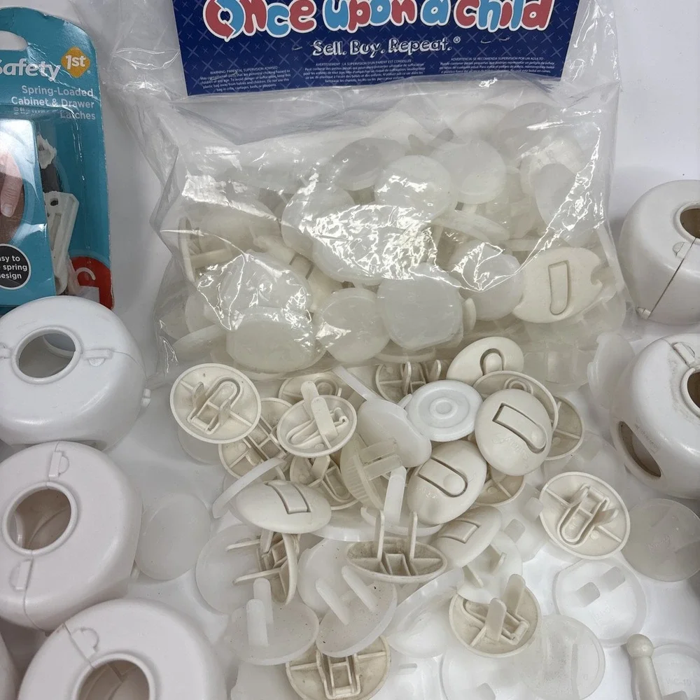 Lot Of Safety1st Child Baby Proof Variety Locks &Outlets Used Nails Not Included